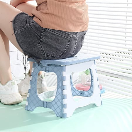 เก้าอี้พับพกพา เก้าอี้ปิกนิค เก้าอี้พลาสติกอเนกประสงค์ Foldable Stool คุณภาพดีราคาถูกมีหลายสีให้เลือกพลาสติกตัวเล็ก 3 สี - Image 2